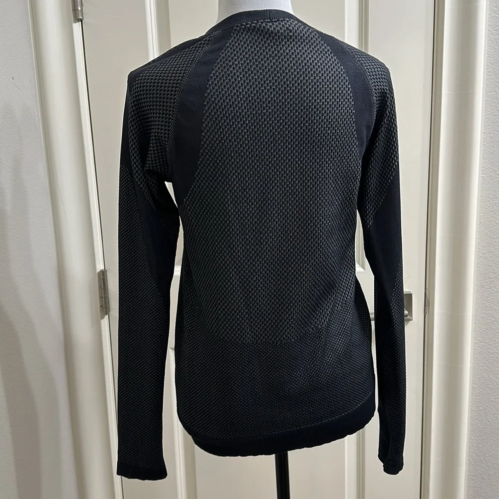 Like New Lululemon Restless Pullover - Picture 4 of 5